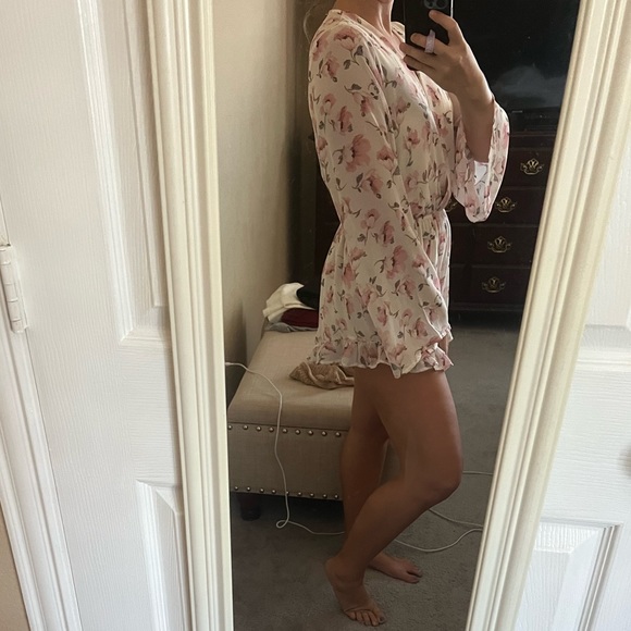 Neutral colored Floral Romper - Picture 9 of 16
